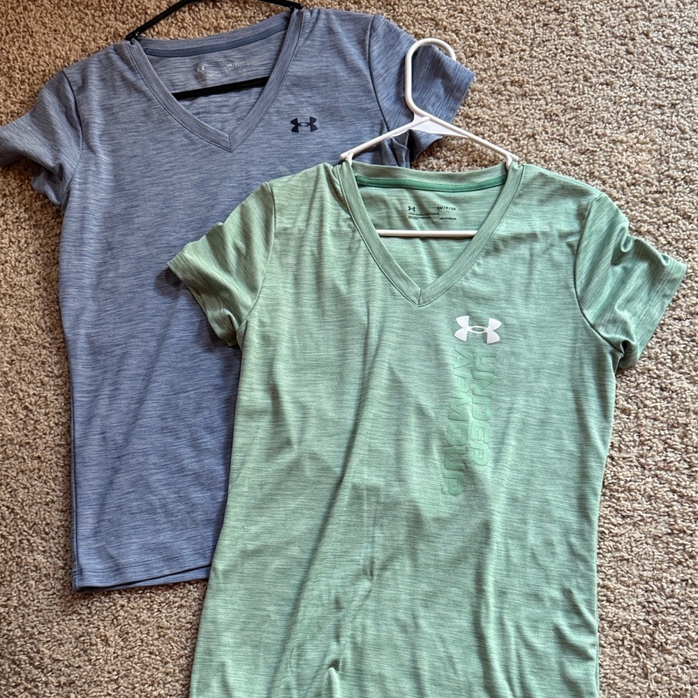 EUC Under Armour Women's V-Neck Tee in Mint Green and Heather Gray